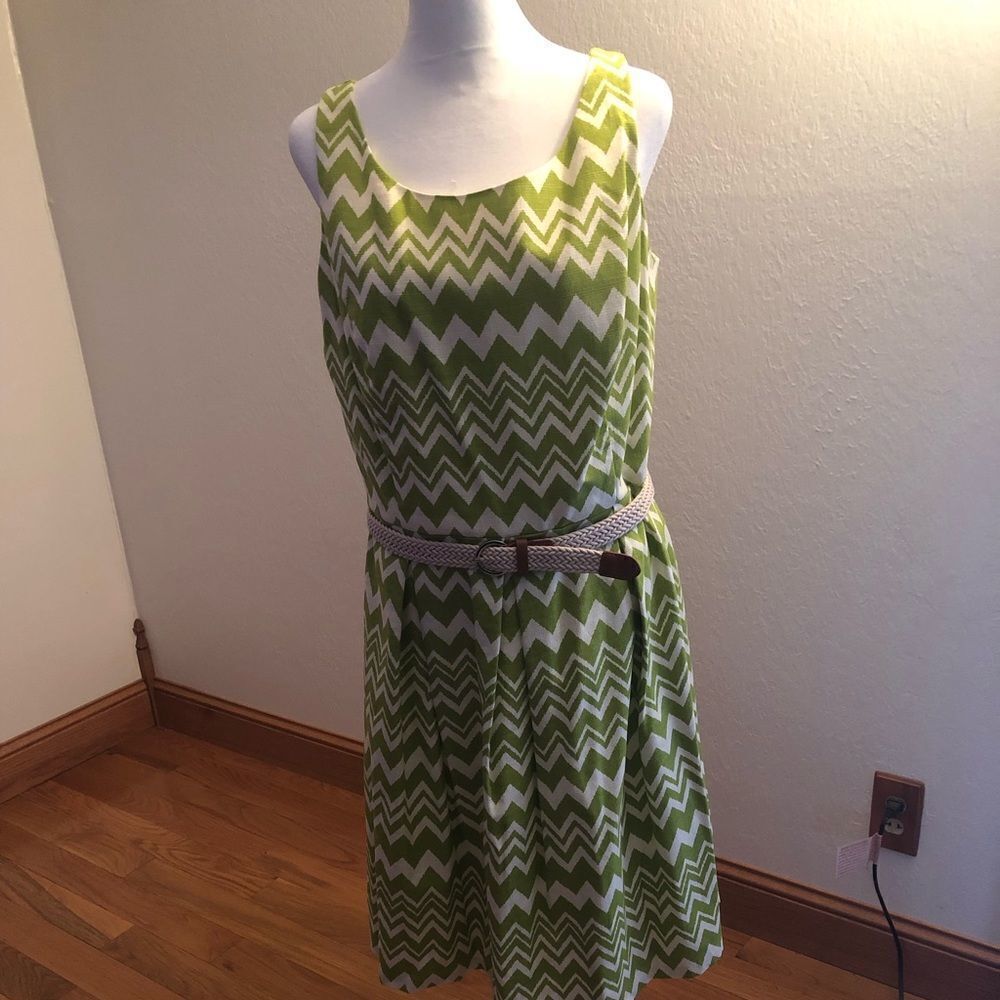 Green/white Jessica Howard sleeveless summer dress